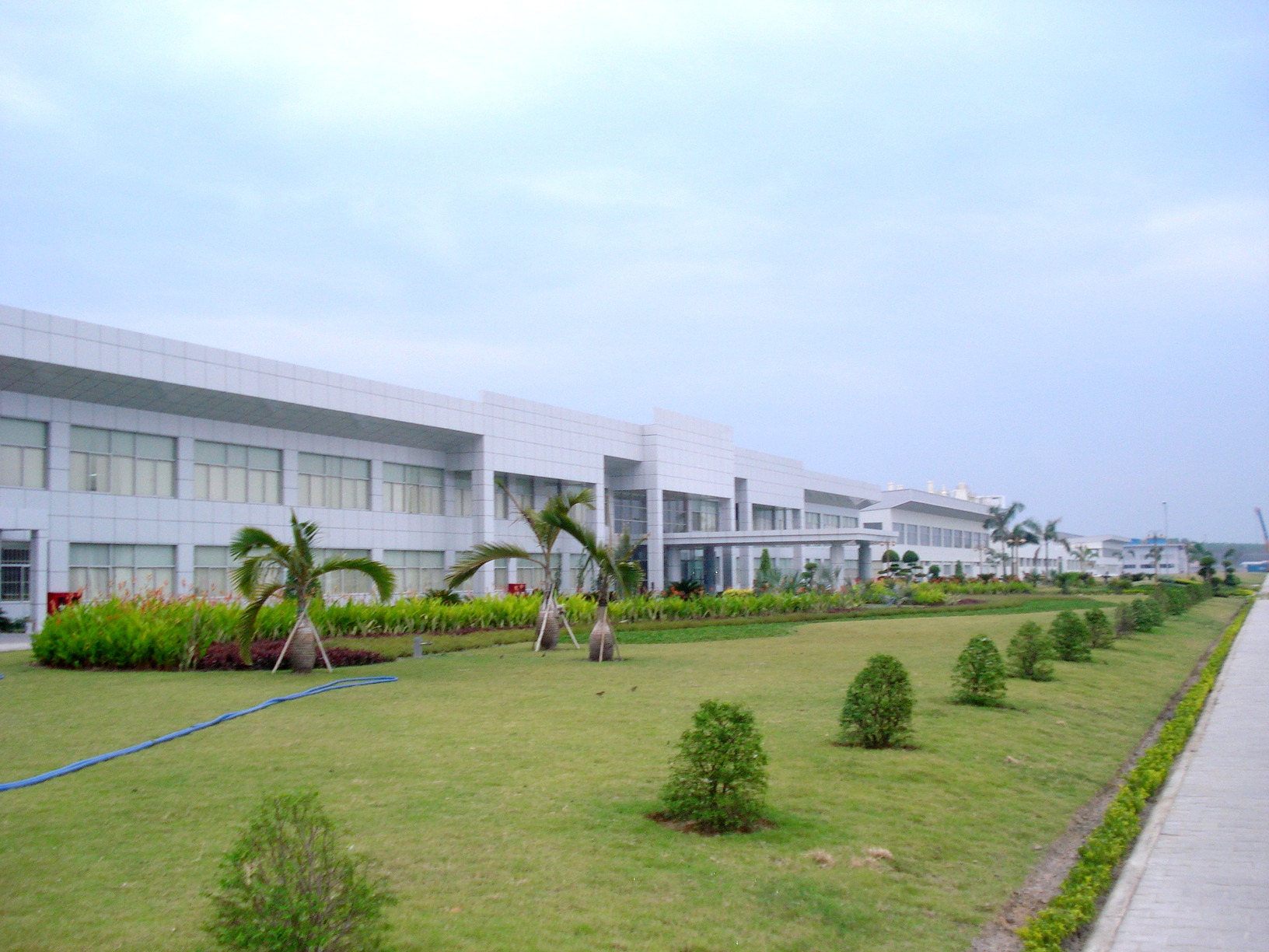KUMHO TIRES SQUARE