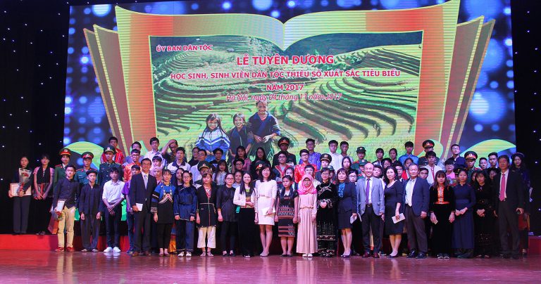 The commendation ceremony of outstanding students from Ethnic minorities in 2017.