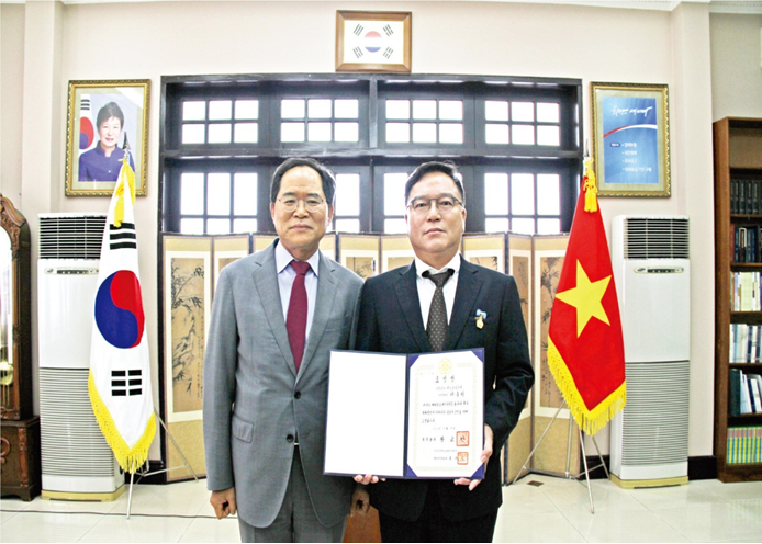 Mr. Lee Soon-hyuk, Vice Chairman of The National Unification Advisory Council, received the Prime Minister’s Award